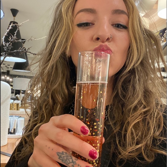 Meet your Posher, Rachel - Picture 1 of 1